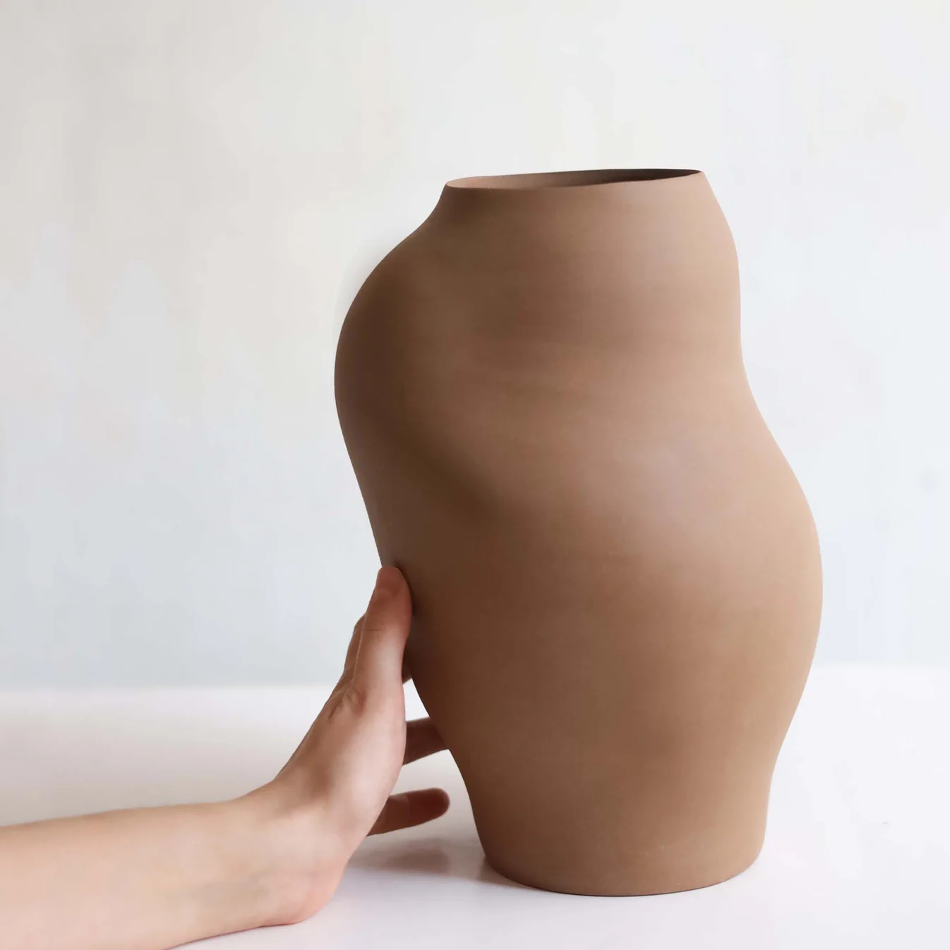 Soaura Vase – Limited Edition Sculptural Ceramic