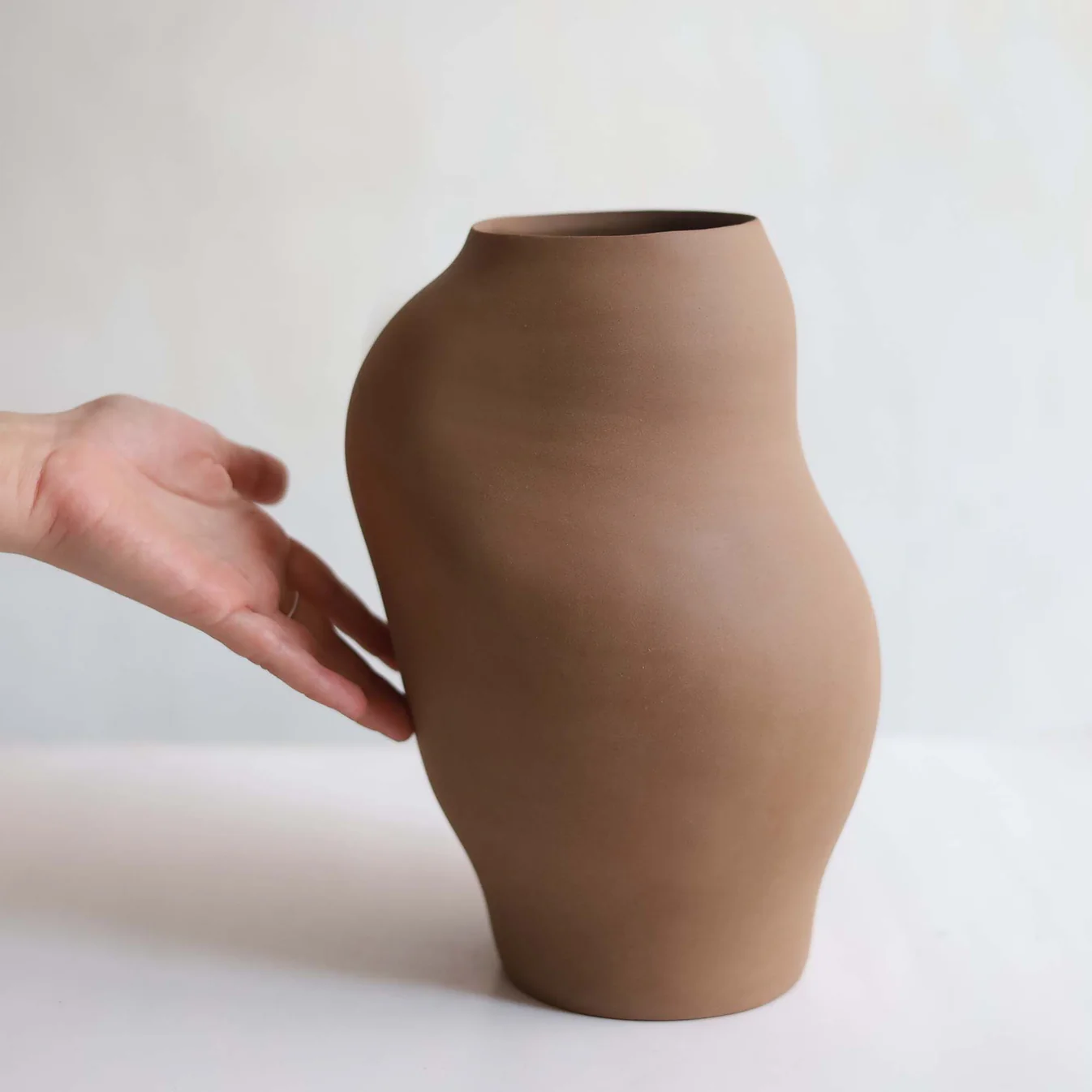 Soaura Vase – Limited Edition Sculptural Ceramic