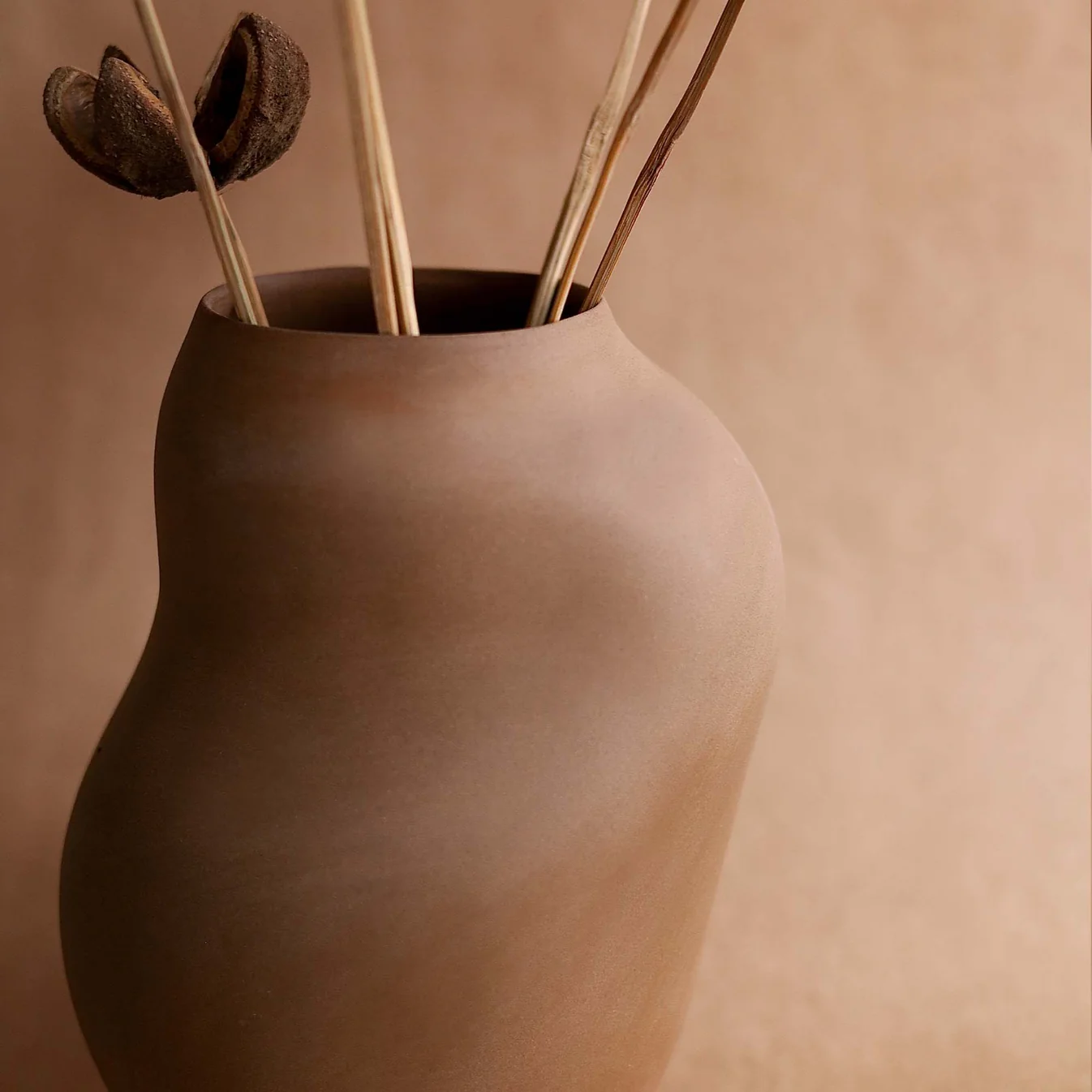 Soaura Vase – Limited Edition Sculptural Ceramic