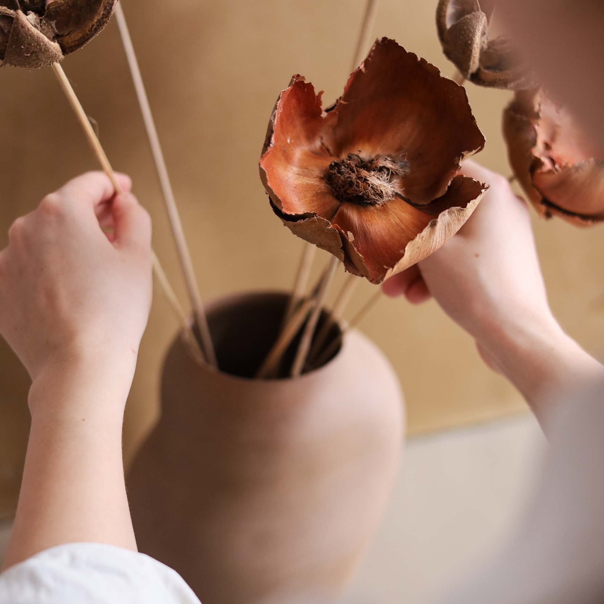 Soaura Sculptural Vase & Soa Candle – Limited Edition Set